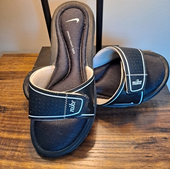 Nike Shoes - 🌑 Black & White Nike Comfort Footbed Slides